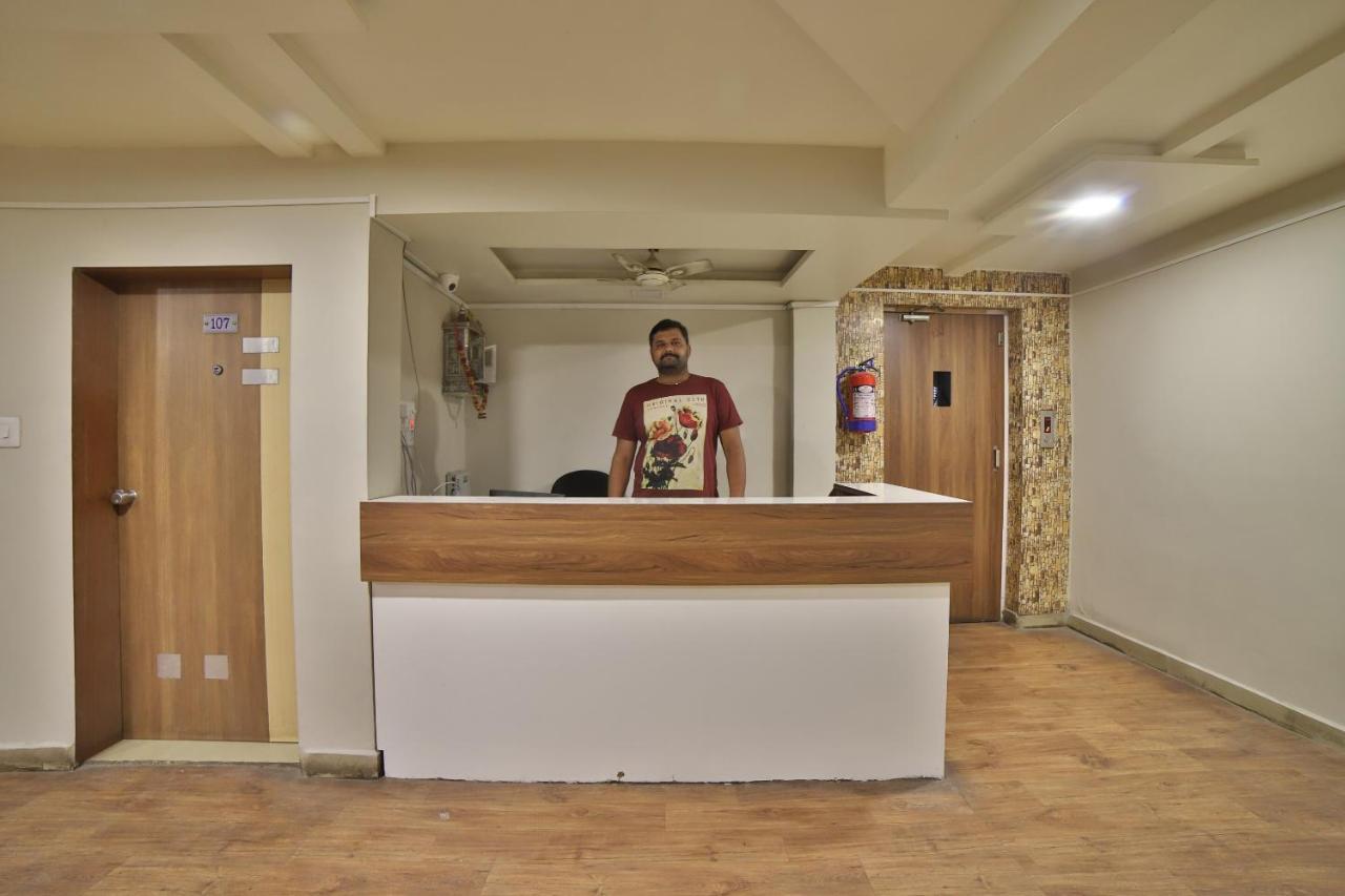 Oyo 41929 Hotel Loyal Residency Jāmnagar Εξωτερικό φωτογραφία