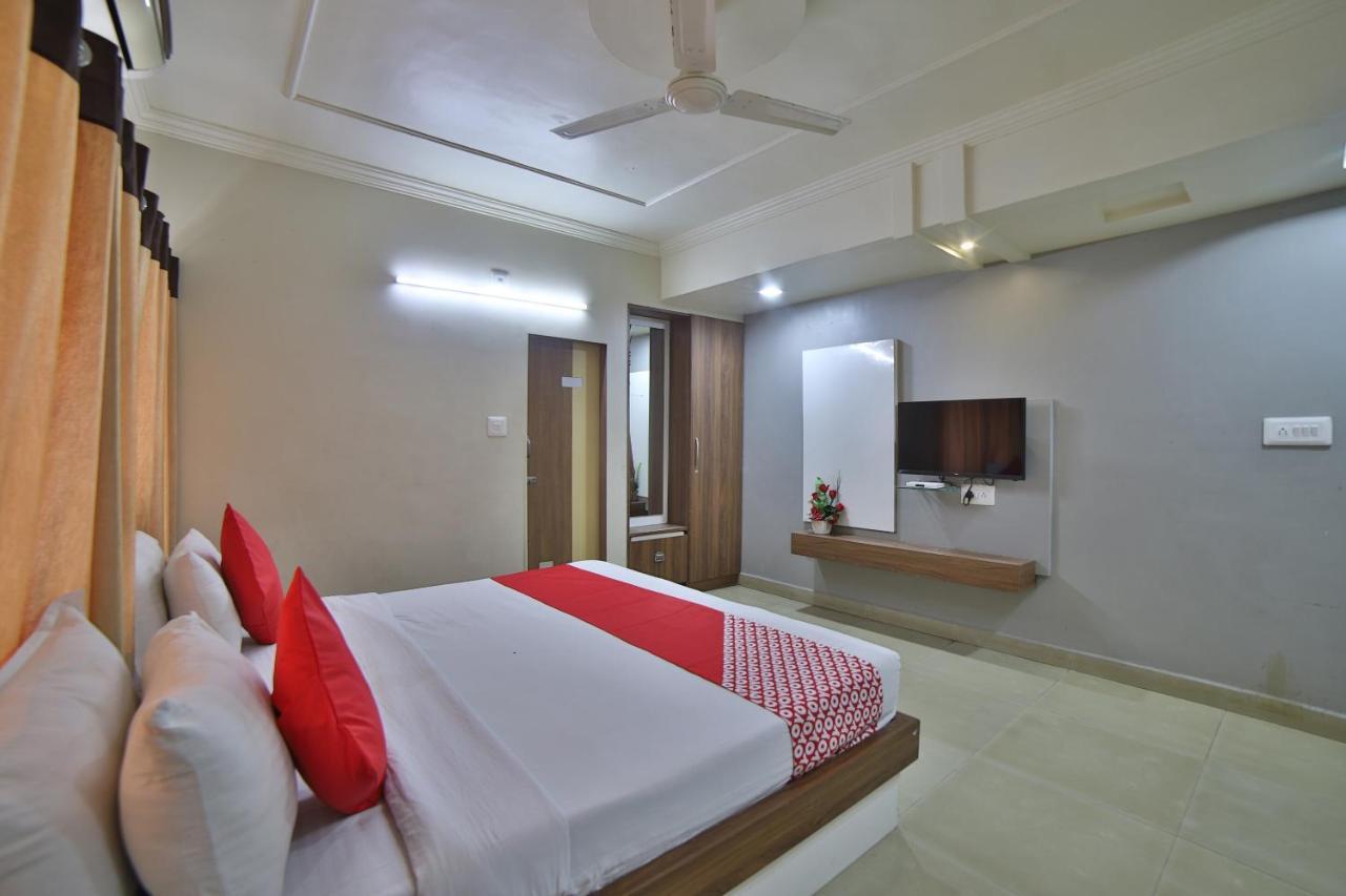 Oyo 41929 Hotel Loyal Residency Jāmnagar Εξωτερικό φωτογραφία