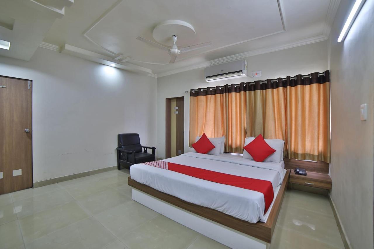 Oyo 41929 Hotel Loyal Residency Jāmnagar Εξωτερικό φωτογραφία