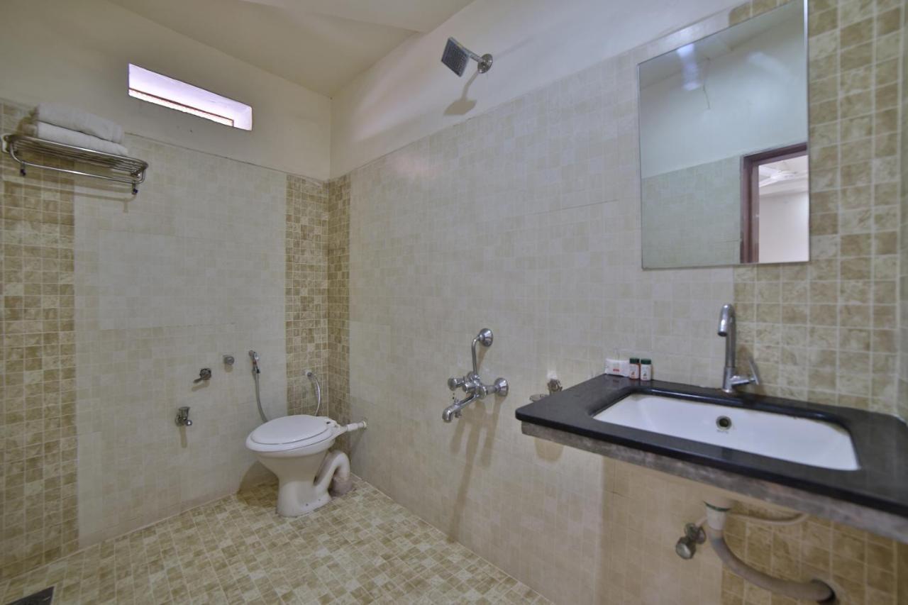 Oyo 41929 Hotel Loyal Residency Jāmnagar Εξωτερικό φωτογραφία