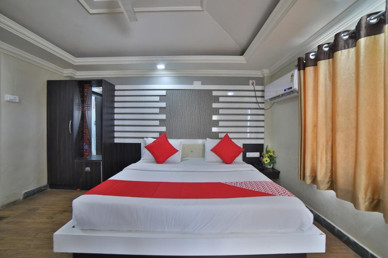 Oyo 41929 Hotel Loyal Residency Jāmnagar Εξωτερικό φωτογραφία