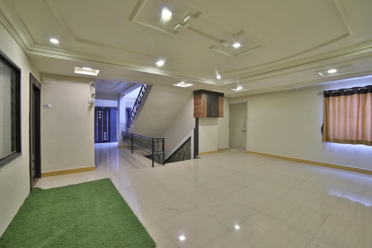 Oyo 41929 Hotel Loyal Residency Jāmnagar Εξωτερικό φωτογραφία