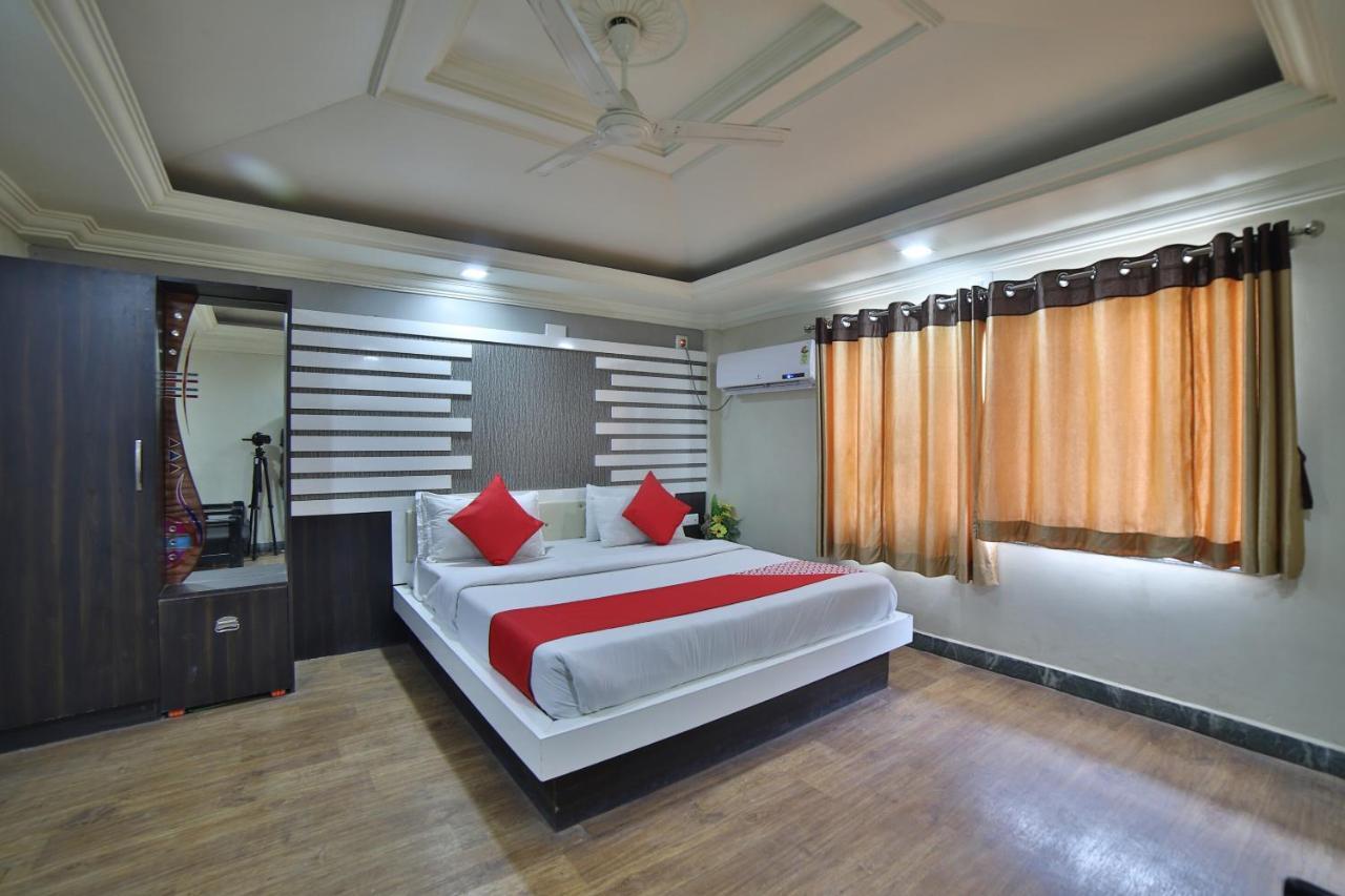 Oyo 41929 Hotel Loyal Residency Jāmnagar Εξωτερικό φωτογραφία